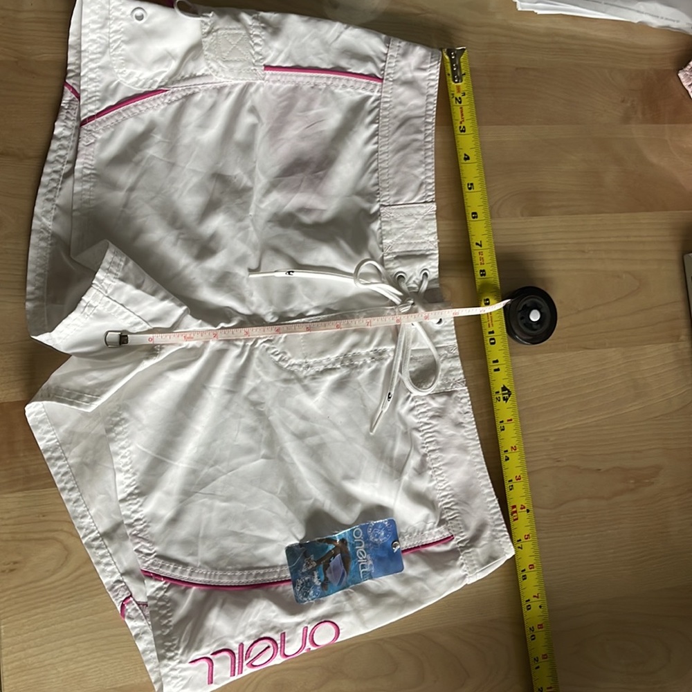 O’Neill women’s size 11 shorts, white with pink - Picture 12 of 12